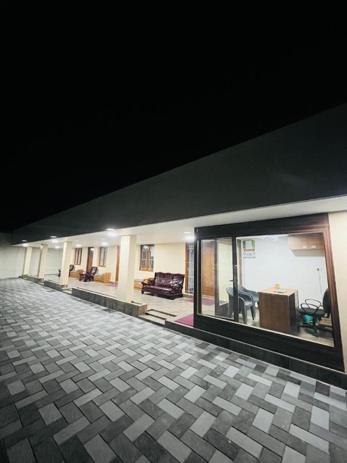 The Tendoinn Pollāchi Extérieur photo